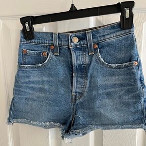 Levi’s ribcage denim short